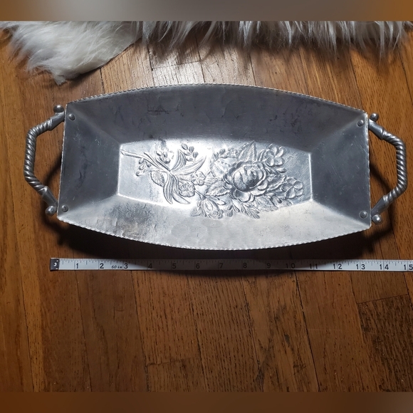 Hammered Aluminum Bread Tray With Flower Print - Picture 3 of 6